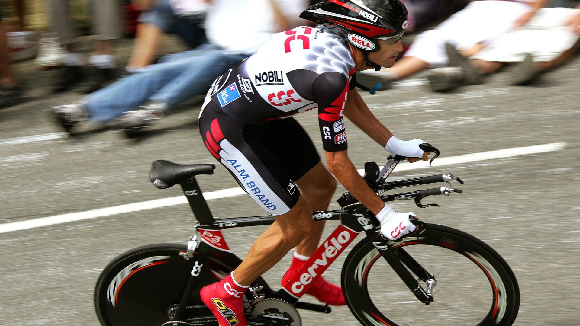 跨界接管，当篮球巨星淘汰F1赛道，拉文如何在新赛季揭幕战上演火箭式奇迹